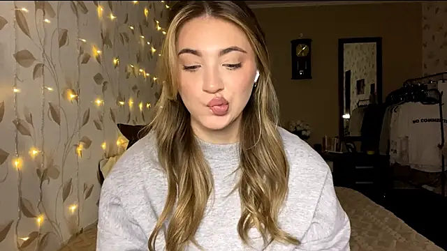 Snapshot of OrethaEredia chatting on December 21, 2025, 5:03 pm OrethaEredia online show from December 21, 2025, 5:03 pm