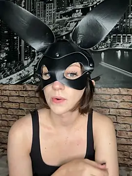 bunnyria1 online show from November 8, 2025, 4:32 pm