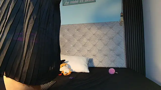 Snapshot of Liia_Leens chatting on November 26, 2025, 4:01 am Liia Leens online show from November 26, 2025, 4:01 am