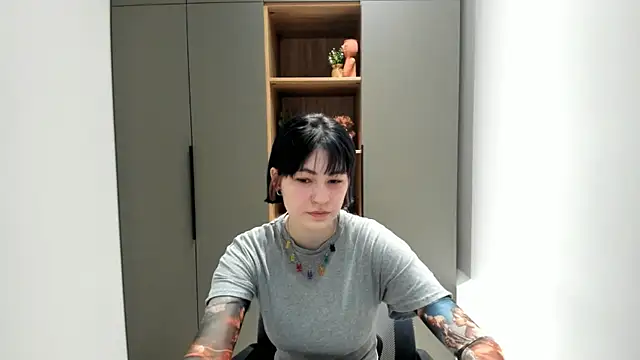 Snapshot of GloriaLemanski chatting on November 2, 2025, 3:44 am GloriaLemanski online show from November 2, 2025, 3:44 am