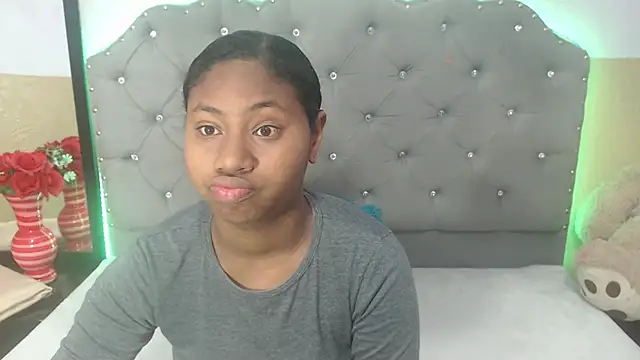 valentinavega18x online show from November 22, 2025, 4:33 am