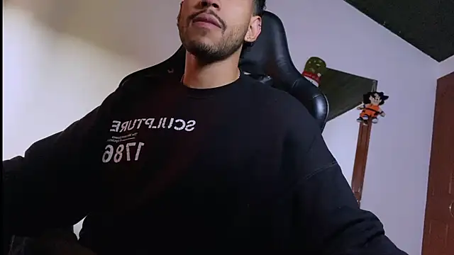 Snapshot of 3v1l chatting on December 18, 2025, 7:18 pm 3v1l online show from December 18, 2025, 7:18 pm