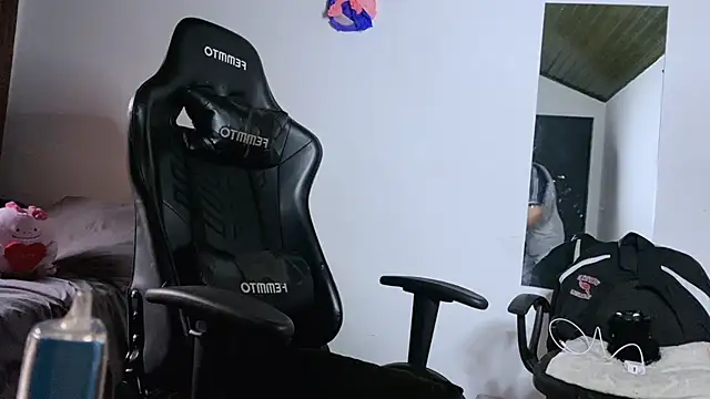 Snapshot of 3v1l chatting on November 5, 2025, 10:13 pm 3v1l online show from November 5, 2025, 10:13 pm