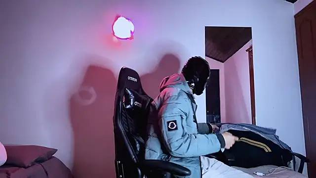 Snapshot of 3v1l chatting on November 10, 2025, 11:37 am 3v1l online show from November 10, 2025, 11:37 am