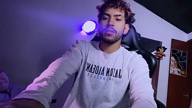 Snapshot of 3v1l chatting on December 3, 2025, 1:50 am 3v1l online show from December 3, 2025, 1:50 am