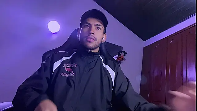 Snapshot of 3v1l chatting on January 6, 2026, 12:03 am 3v1l online show from January 6, 2026, 12:03 am