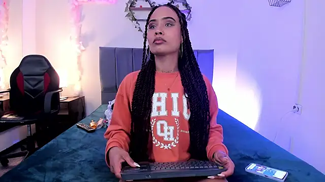 Lucerop  online show from April 10, 2026, 3:24 am