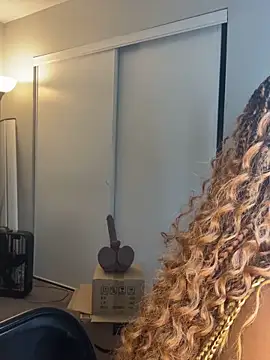 MadameMuse online show from April 5, 2026, 12:28 am