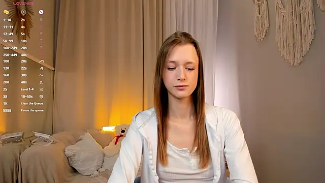 Snapshot of SweetVee chatting on July 21, 2026, 6:48 am SweetVee online show from July 21, 2026, 6:48 am