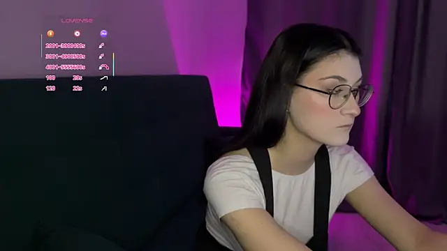 LinnaFairy online show from November 24, 2025, 9:42 am