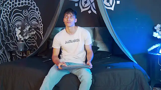 AlessioVitale online show from November 7, 2025, 12:53 pm