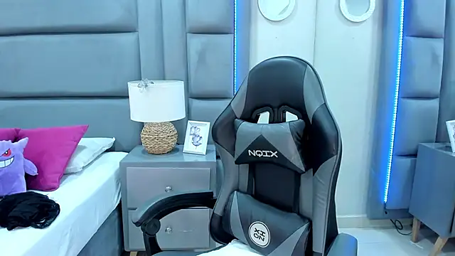 AdaraaMuller online show from November 2, 2025, 1:16 pm