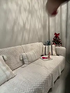 HotLdyllic online show from December 19, 2025, 9:17 pm