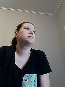 Snapshot of GlitterAuburn chatting on June 2, 2026, 11:21 am GlitterAuburn online show from June 2, 2026, 11:21 am