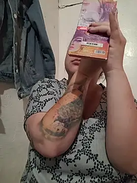 CurvyNoir online show from April 27, 2026, 7:56 pm