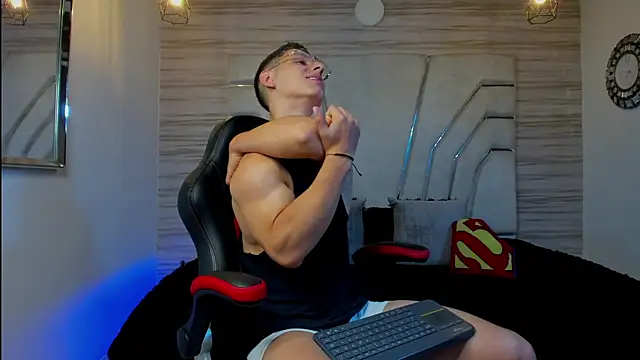 Snapshot of MAXTHOMSON chatting on November 22, 2025, 1:37 am MAXTHOMSON online show from November 22, 2025, 1:37 am