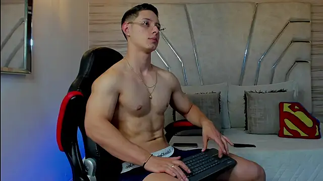 Snapshot of MAXTHOMSON chatting on December 20, 2025, 2:14 am MAXTHOMSON online show from December 20, 2025, 2:14 am