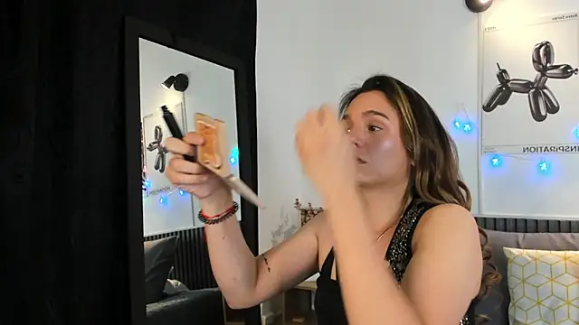 Cloe Bonne online show from December 5, 2025, 8:39 pm