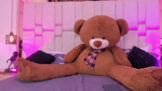 MylittleEmily  online show from November 6, 2025, 3:32 am