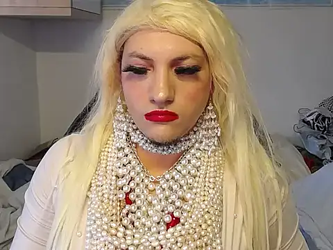 VanesaCrossic online show from December 18, 2025, 8:30 am