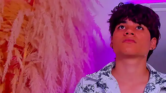 Leo Glow online show from February 13, 2026, 12:49 pm