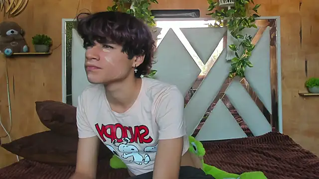 Leo Glow online show from March 9, 2026, 1:58 pm