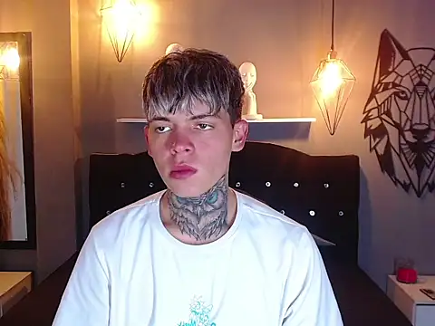 Snapshot of frankboyx chatting on November 4, 2025, 8:01 pm frankboyx online show from November 4, 2025, 8:01 pm