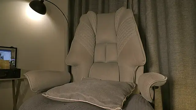 lianewhite online show from April 21, 2026, 2:51 am