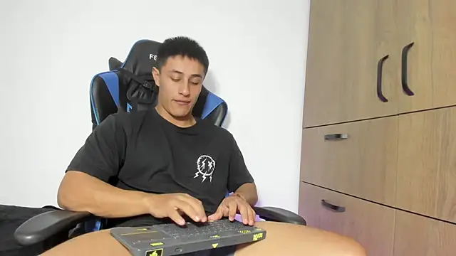 dorman boy online show from January 8, 2026, 3:56 am