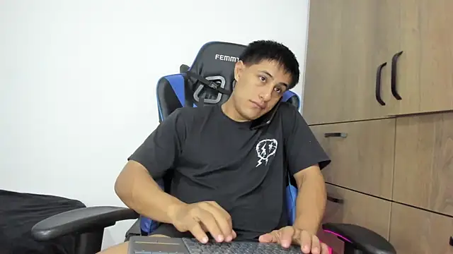 dorman boy online show from November 28, 2025, 3:50 am