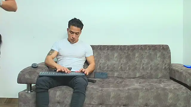 thebadboys05 online show from December 20, 2025, 4:37 am