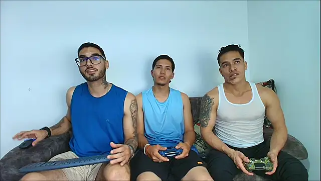 thebadboys05 online show from November 5, 2025, 4:48 am