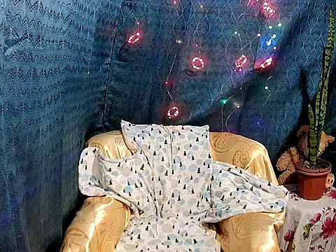 yumi-meya online show from November 3, 2025, 12:38 am