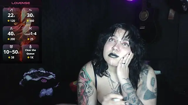 Jessie  wild online show from November 7, 2025, 4:17 am