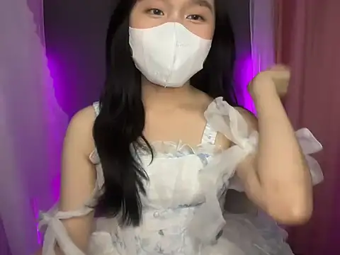 Snapshot of Pearlia-7 chatting on November 3, 2025, 7:02 am Pearlia-7 online show from November 3, 2025, 7:02 am