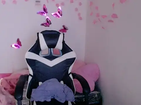 Snapshot of Samanta_777 chatting on November 17, 2025, 10:14 pm Samanta 777 online show from November 17, 2025, 10:14 pm