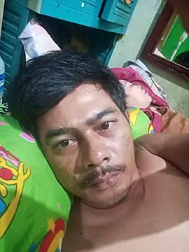 sandy300420 online show from October 31, 2025, 7:32 pm