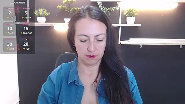 Lauryn Jones online show from April 11, 2026, 7:50 pm