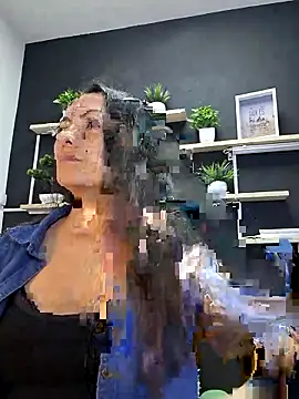 Lauryn Jones online show from May 25, 2026, 4:49 pm