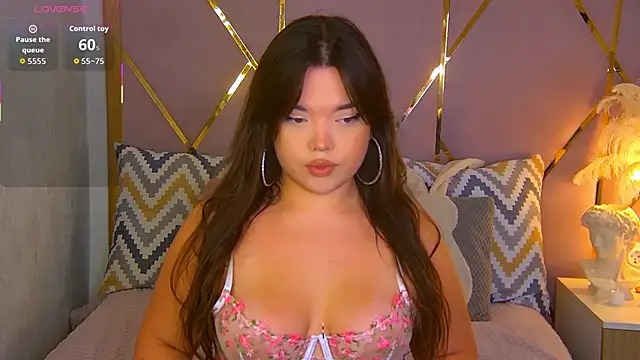 NaomiAster online show from November 14, 2025, 6:17 am