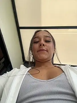 Brunettecollins05 online show from April 17, 2026, 8:55 pm