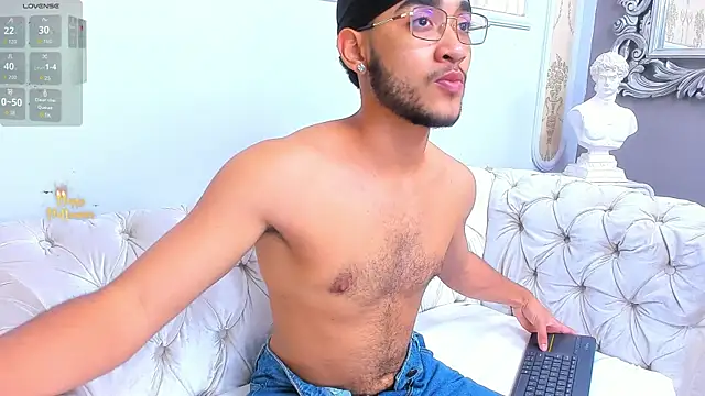 MatteoRicci  online show from November 3, 2025, 8:01 pm