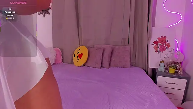 Snapshot of alanaa_gomezz chatting on February 18, 2026, 6:26 pm alanaa gomezz online show from February 18, 2026, 6:26 pm