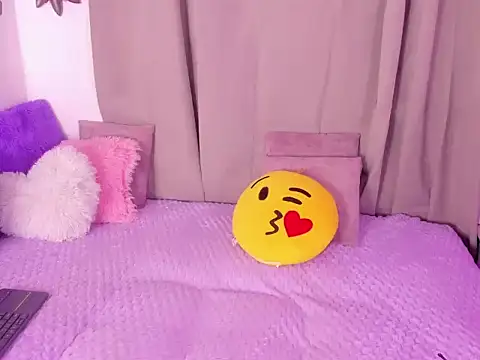 Snapshot of alanaa_gomezz chatting on December 17, 2025, 6:24 pm alanaa gomezz online show from December 17, 2025, 6:24 pm