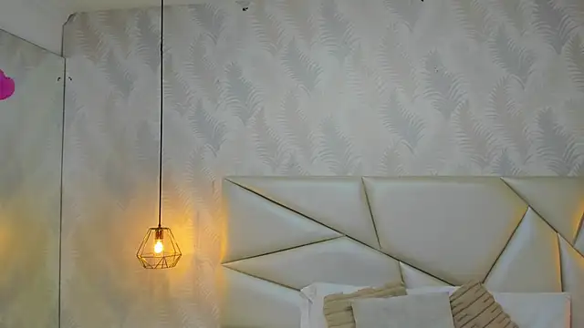 Snapshot of laurettedela_rouse chatting on November 19, 2025, 11:54 am laurettedela rouse online show from November 19, 2025, 11:54 am