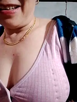 small-house123 online show from January 19, 2026, 12:03 am