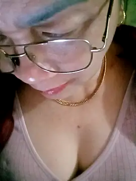 small-house123 online show from February 13, 2026, 2:11 am