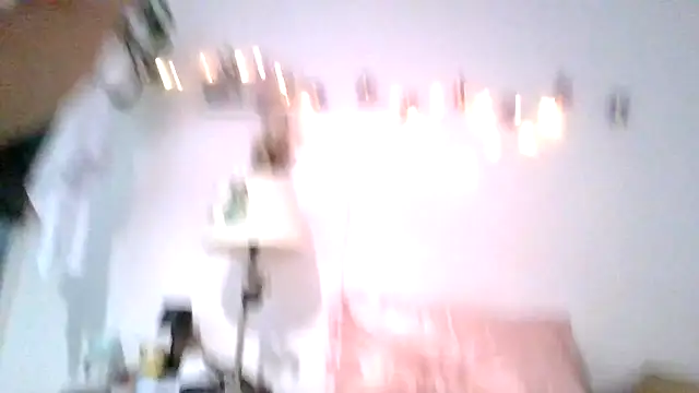 Snapshot of jigglethaypussi chatting on November 3, 2025, 11:25 am jigglethaypussi online show from November 3, 2025, 11:25 am