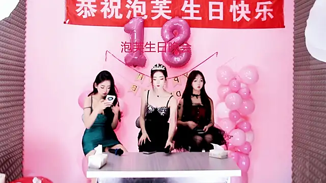 Snapshot of Scarlett-888 chatting on November 24, 2025, 10:04 am Scarlett-888 online show from November 24, 2025, 10:04 am