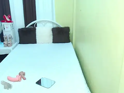 XxgiganticoliviacummerxX online show from November 3, 2025, 4:32 pm